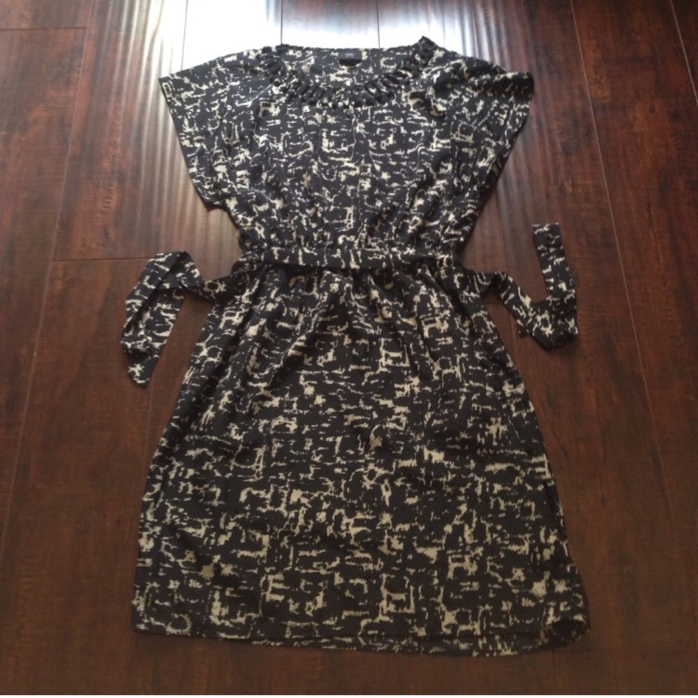 Dress with waits tie. Great work dress!